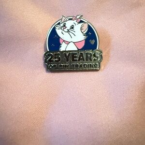 2025 DLR Hidden Mickey 25 Years Trading Aristocats Marie Pin